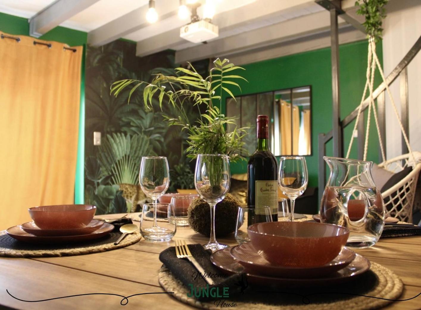 Maison "Jungle House" 90 M2 Billard, Retroprojecteur, Bar A Jeux , Vinyle, Wifi Fibre, Ideal Pro & Famille A Montbrison Ngoại thất bức ảnh