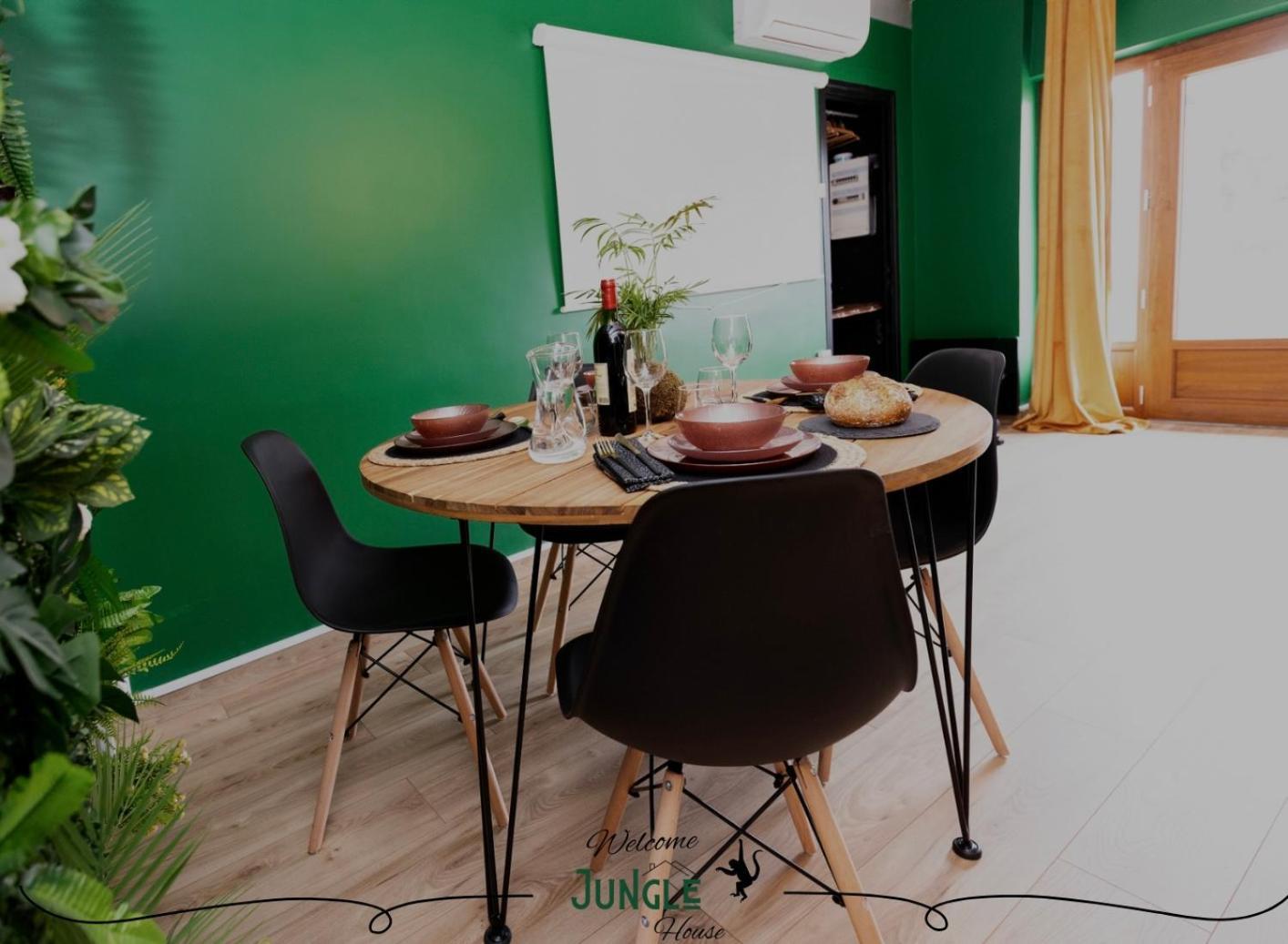 Maison "Jungle House" 90 M2 Billard, Retroprojecteur, Bar A Jeux , Vinyle, Wifi Fibre, Ideal Pro & Famille A Montbrison Ngoại thất bức ảnh