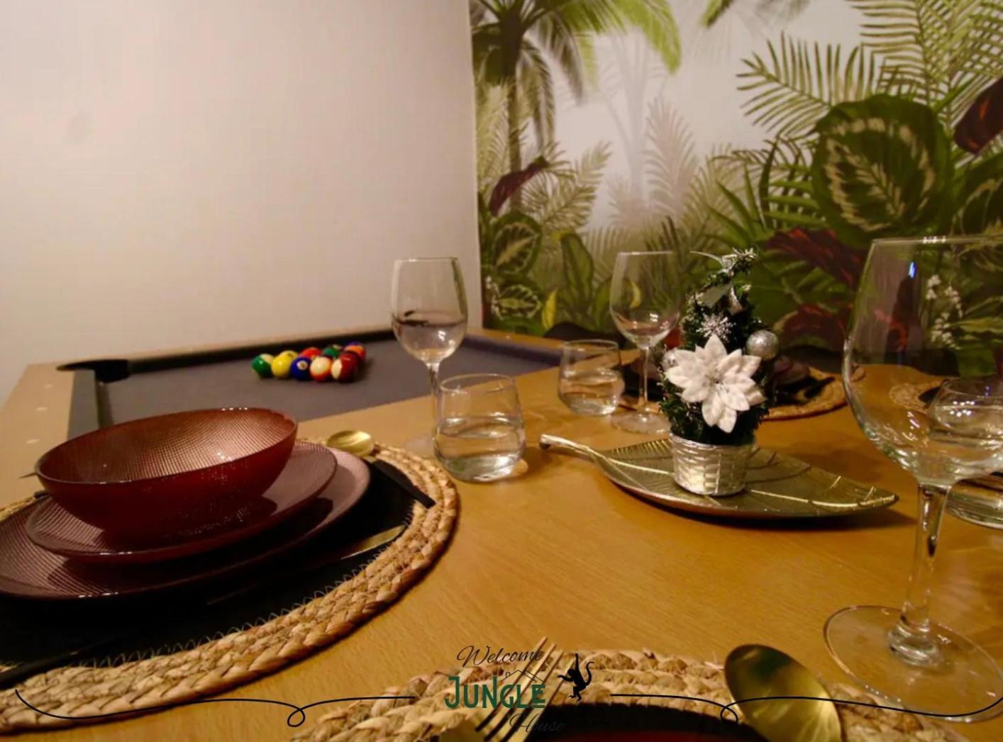 Maison "Jungle House" 90 M2 Billard, Retroprojecteur, Bar A Jeux , Vinyle, Wifi Fibre, Ideal Pro & Famille A Montbrison Ngoại thất bức ảnh