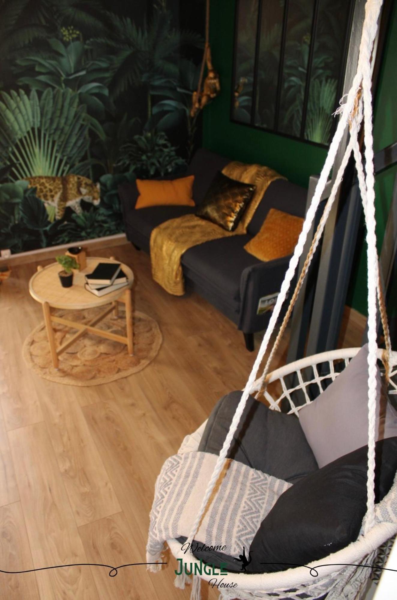 Maison "Jungle House" 90 M2 Billard, Retroprojecteur, Bar A Jeux , Vinyle, Wifi Fibre, Ideal Pro & Famille A Montbrison Ngoại thất bức ảnh