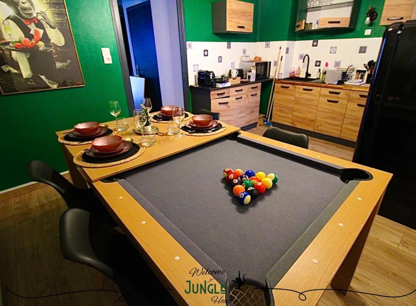 Maison "Jungle House" 90 M2 Billard, Retroprojecteur, Bar A Jeux , Vinyle, Wifi Fibre, Ideal Pro & Famille A Montbrison Ngoại thất bức ảnh