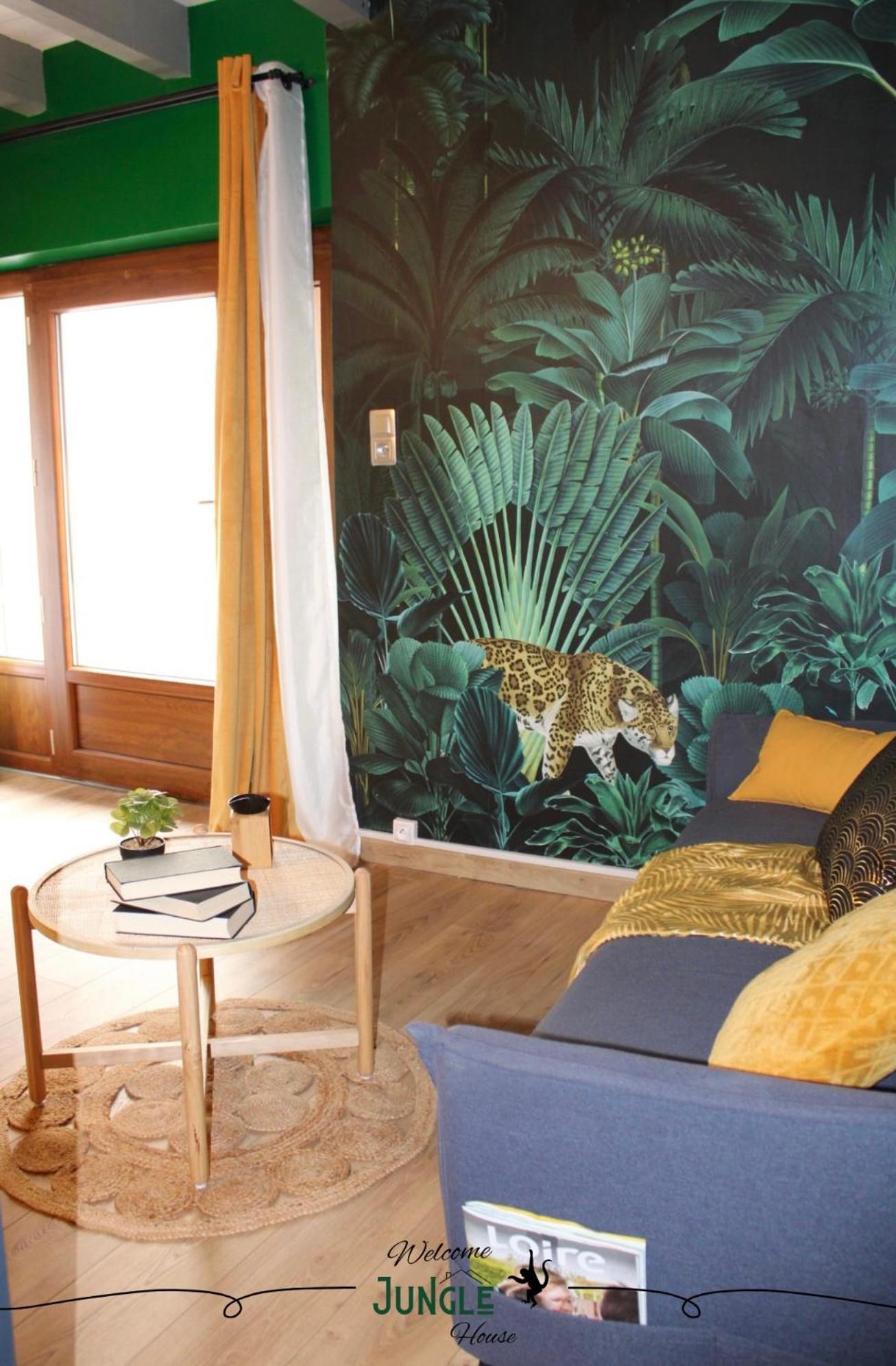 Maison "Jungle House" 90 M2 Billard, Retroprojecteur, Bar A Jeux , Vinyle, Wifi Fibre, Ideal Pro & Famille A Montbrison Ngoại thất bức ảnh